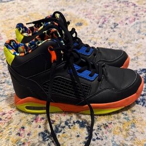 Big kids size 2.5 shaq shoes